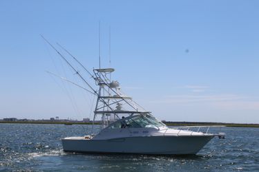 35' Cabo 2004 Yacht For Sale